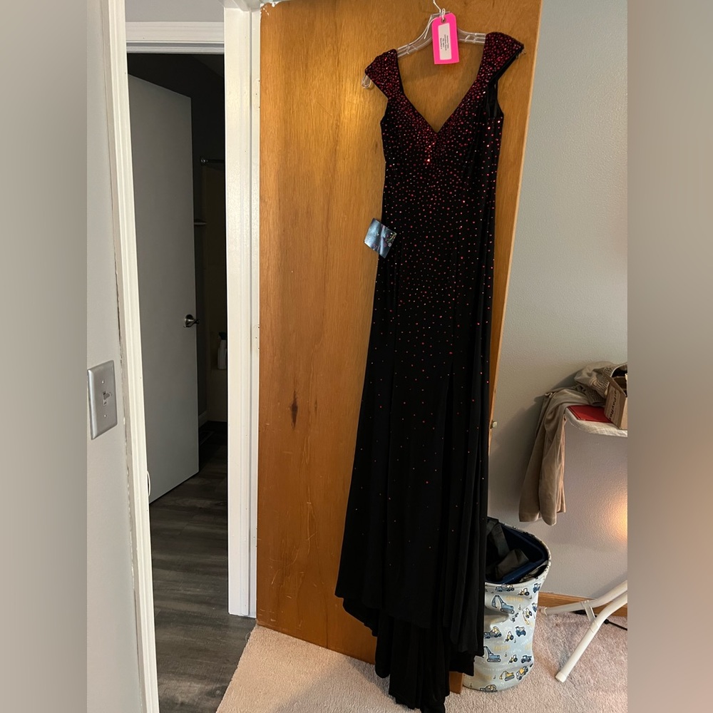 Womens dress size 4 henri’s brand